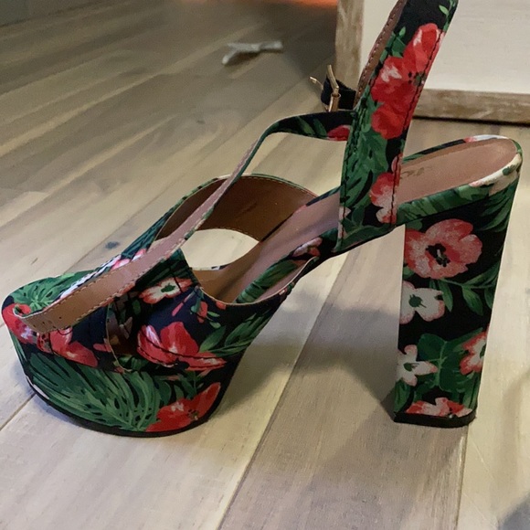 Hawaiian platform heels - Picture 2 of 2